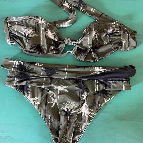 Beverly Beach 3 pcs olive green bikini with Hawaiian design. Size L - Picture 5 of 8